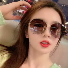 Load image into Gallery viewer, Sunglasses sun Shades Fashionable Women's UV Proof Retro unisex