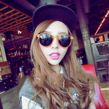 Lade das Bild in den Galerie-Viewer, Sunglasses sun Shades Retro Transparent Edge Trendy round Frame Korean Style Face Trimming unisex