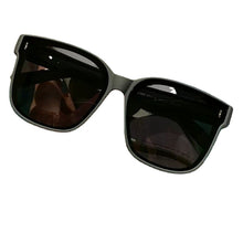 Lade das Bild in den Galerie-Viewer, Sunglasses sun Shades Set of Myopia Men's Fashionable Clip Polarized UV Proof for Driving unisex