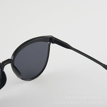 Lade das Bild in den Galerie-Viewer, Classic Butterfly Cool Black Retro Trendy Texture Sunglasses Sunshade Large Rim Sunglasses