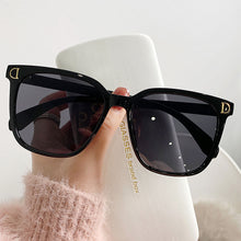 Lade das Bild in den Galerie-Viewer, Sunglasses sun Shades Women's Fashionable Word Colorful Fashion Travel Photo Resistant unisex
