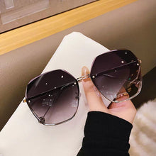 Lade das Bild in den Galerie-Viewer, Sunglasses sun Shades Frame Trimming Fashionable Irregular Frame Women's Fashionable unisex
