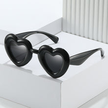 Lade das Bild in den Galerie-Viewer, Sunglasses sun Shades Love Bread Dazzling Color Jelly unisex