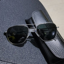 Lade das Bild in den Galerie-Viewer, Bayonet Straight Leg Sunglasses Anti-Fall Tempered Glass Inner Coating Sunglasses Drivers Glasses for Driving