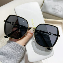 Lade das Bild in den Galerie-Viewer, Sunglasses sun Shades Korean Style Outdoor Street Fashionable UV Proof unisex