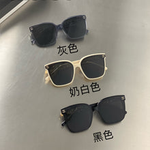 Lade das Bild in den Galerie-Viewer, Sunglasses sun Shades Elegant Classic Style Women's High Version Uv Protection Diamond Letters Leg Book Slimming unisex