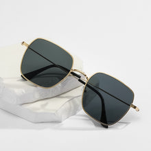 Load image into Gallery viewer, Sunglasses sun Shades Metal Frame Fashion and Ultra Light Face without Makeup Retro Artistic Beach unisex