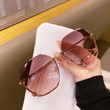 Lade das Bild in den Galerie-Viewer, Sunglasses sun Shades Frame Trimming Fashionable Irregular Frame Women's Fashionable unisex