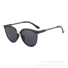 Lade das Bild in den Galerie-Viewer, Classic Butterfly Cool Black Retro Trendy Texture Sunglasses Sunshade Large Rim Sunglasses