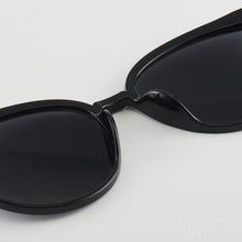 Lade das Bild in den Galerie-Viewer, Classic Butterfly Cool Black Retro Trendy Texture Sunglasses Sunshade Large Rim Sunglasses
