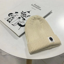 Lade das Bild in den Galerie-Viewer, Warm Winter Knit Beanie Hats Japanese Trendy Labeling Wool Women Autumn and Winter Warm Male Unisex