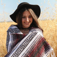 Lade das Bild in den Galerie-Viewer, Geometric Tassel Style Blanket Woven Tassel Beach Towel Blanket Picnic Mat Yoga Cotton Blanket