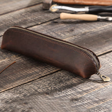 Lade das Bild in den Galerie-Viewer, Retro Leather Brown Pencil Case Single Zipper Simple Stationery Case