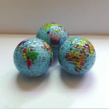 Lade das Bild in den Galerie-Viewer, Golf Balls Globe Map Print Earth Golf Ball Indoor / Outdoor Beginner Practice Training