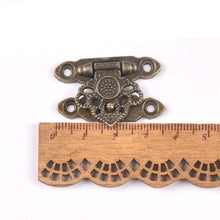 Lade das Bild in den Galerie-Viewer, Locks Latches Vintage Antique Brass Wood Suitcase Box Clasp For Wooden Hook