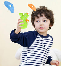 Load image into Gallery viewer, 2Pcs green Colorful UFO Kids toy gun,Children's Nostalgic Toy Colorful Flying Saucer Pet Toy Gun AZ13667
