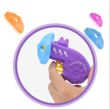 Load image into Gallery viewer, 2Pcs purple Colorful UFO Kids toy gun,Children's Nostalgic Toy Colorful Flying Saucer Pet Toy Gun AZ13668