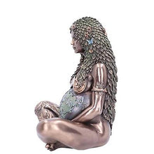 Lade das Bild in den Galerie-Viewer, 5x5x15cm Mother Earth, Resin ornaments of Goddess Gaia, Mother Earth ornaments
