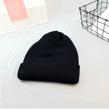Lade das Bild in den Galerie-Viewer, Warm Winter Knit Beanie Hats Hat Women Autumn and Winter Thickening Soft All-Matching Woolen Hat Men Unisex