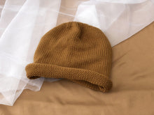 Lade das Bild in den Galerie-Viewer, Warm Winter Knit Beanie Hats Japanese Autumn and Winter Solid Color Curling Woolen Cap Men and Women Unisex