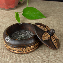 Load image into Gallery viewer, Ashtray Southeast Asian Style Handmade Tin Sheet Lid Decoration Men's Gift Ashtray
