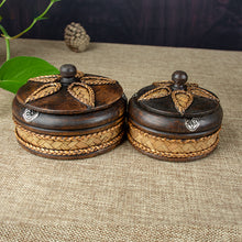Load image into Gallery viewer, Ashtray Southeast Asian Style Handmade Tin Sheet Lid Decoration Men's Gift Ashtray