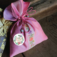 Lade das Bild in den Galerie-Viewer, 3x500pcs Xmas Christmas Stickers Roll Labels 8 Designs Children Drums Reward Animal Toy Decoration