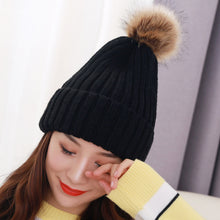 Lade das Bild in den Galerie-Viewer, Warm Winter Knit Beanie Hats Autumn Wool Solid Color Fur Ball European and American Thickened Unisex