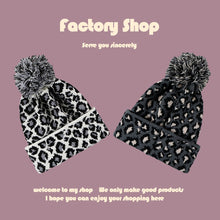Lade das Bild in den Galerie-Viewer, Warm Winter Knit Beanie Hats Women's Leopard Hat Korean-Style Fashion Face-Looking Small Unisex