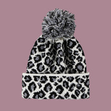 Lade das Bild in den Galerie-Viewer, Warm Winter Knit Beanie Hats Women's Leopard Hat Korean-Style Fashion Face-Looking Small Unisex