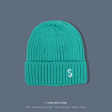 Lade das Bild in den Galerie-Viewer, Warm Winter Knit Beanie Hats Women's Autumn Korean Style All-Match Letters Embroidered Men's Cute Unisex