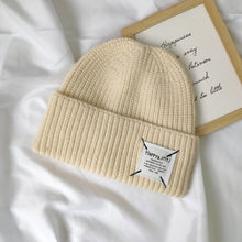 Lade das Bild in den Galerie-Viewer, Warm Winter Knit Beanie Hats Japanese Thickened Wool Women Student Korean Style Couple Pullover Male Unisex