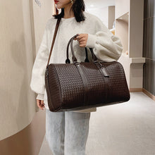 Lade das Bild in den Galerie-Viewer, Backpack European and American Fashion Woven Portable Travel Bag Large Capacity Soft Leather PU Luggage Bag Business Trip Travel Boarding Bag Gym Bag