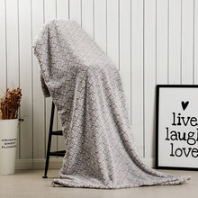 Lade das Bild in den Galerie-Viewer, Double Layer Raschel Imitation Rabbit Fur Flannel Blanket Nap Air Conditioning Cloak Small Blanket
