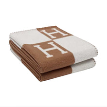 Load image into Gallery viewer, Woven Striped H Shawl Flying Blanket Aircraft Blanket Thickness Woolen Blanket