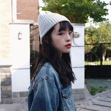Lade das Bild in den Galerie-Viewer, Warm Winter Knit Beanie Hats Cold Women Korean Fashion TikTok Same Style Wool Male Student Unisex