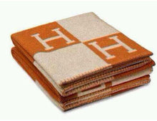 Load image into Gallery viewer, Woven Striped H Shawl Flying Blanket Aircraft Blanket Thickness Woolen Blanket