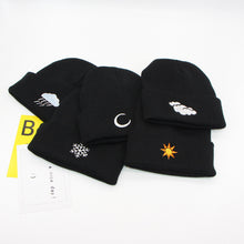 Lade das Bild in den Galerie-Viewer, Warm Winter Knit Beanie Hats Embroidered Weather Hat Men 'S Crimped Pullover Wool Unisex