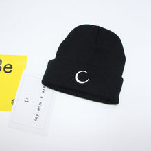 Lade das Bild in den Galerie-Viewer, Warm Winter Knit Beanie Hats Embroidered Weather Hat Men 'S Crimped Pullover Wool Unisex