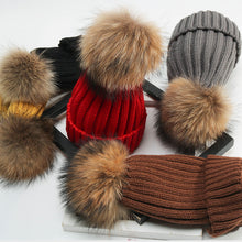 Lade das Bild in den Galerie-Viewer, Warm Winter Knit Beanie Hats Fur Ball Hat Male and Women Students Cute Fur Thickened All-Matching Unisex