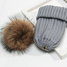 Lade das Bild in den Galerie-Viewer, Warm Winter Knit Beanie Hats Fur Ball Hat Male and Women Students Cute Fur Thickened All-Matching Unisex