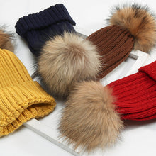 Lade das Bild in den Galerie-Viewer, Warm Winter Knit Beanie Hats Fur Ball Hat Male and Women Students Cute Fur Thickened All-Matching Unisex