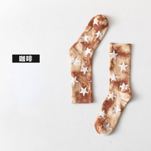 Lade das Bild in den Galerie-Viewer, 2 Pairs Trendy Tie-Dye Adult Men's and Women's Socks Fall Winter Couples Five-Pointed Star