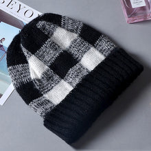 Lade das Bild in den Galerie-Viewer, Warm Winter Knit Beanie Hats Fashion Color Contrast Plaid Autumn and Winter New Cute Men and Women Ear Protection Wool Unisex