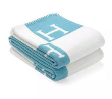 Load image into Gallery viewer, Woven Striped H Shawl Flying Blanket Aircraft Blanket Thickness Woolen Blanket
