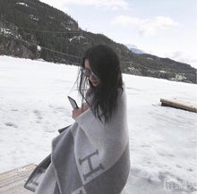 Load image into Gallery viewer, Woven Striped H Shawl Flying Blanket Aircraft Blanket Thickness Woolen Blanket