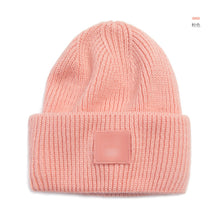 Lade das Bild in den Galerie-Viewer, Warm Winter Knit Beanie Hats Autumn and Winter Warm-Keeping and Cold-Proof Wool Smiley Face Thickened Unisex