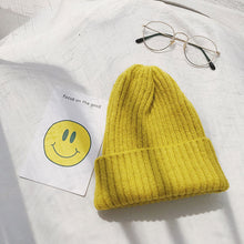 Lade das Bild in den Galerie-Viewer, Warm Winter Knit Beanie Hats Women's Winter Men's Autumn and Winter Wool Keep Warm Plush Pullover Unisex
