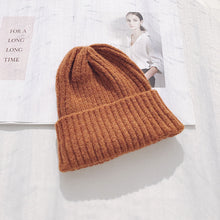 Lade das Bild in den Galerie-Viewer, Warm Winter Knit Beanie Hats Women's Winter Men's Autumn and Winter Wool Keep Warm Plush Pullover Unisex