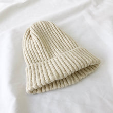 Lade das Bild in den Galerie-Viewer, Warm Winter Knit Beanie Hats Wool Women Korean Style Versatile Student Autumn and Winter Cute Warm Unisex